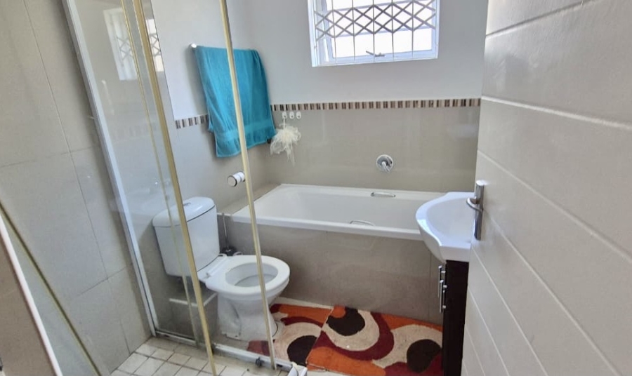 3 Bedroom Property for Sale in Overbaakens Eastern Cape